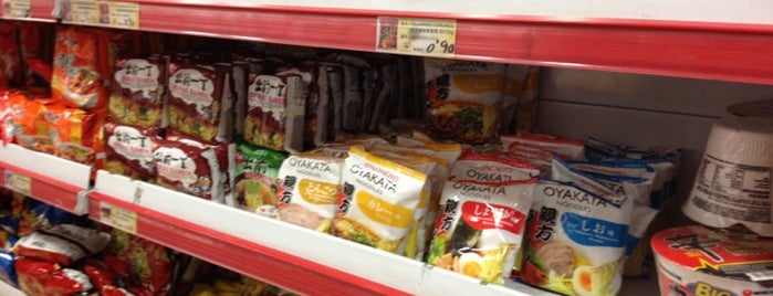 Supermercado Chino is one of Tempat yang Disukai Alberto.
