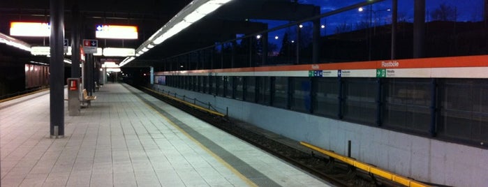 Metro Rastila is one of Orte, die J gefallen.