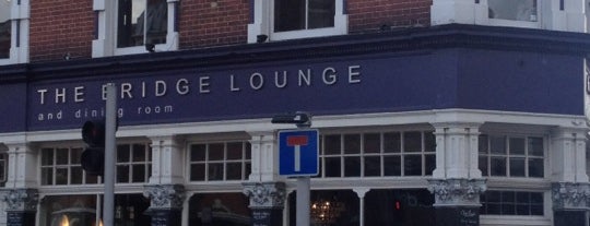 The Bridge Lounge is one of Lieux qui ont plu à Dennis.