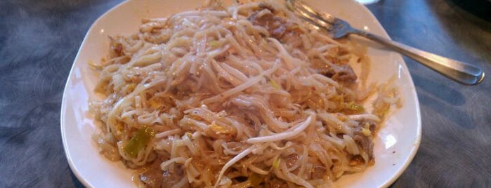 Yum Yum Thai is one of Favorite Restuarants.