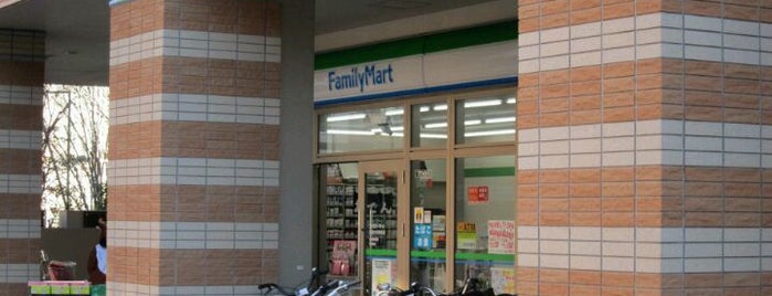FamilyMart is one of 武蔵小杉再開発地区.