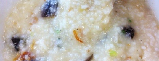 Hai Kee Famous Porridge is one of Tempat yang Disukai Ian.