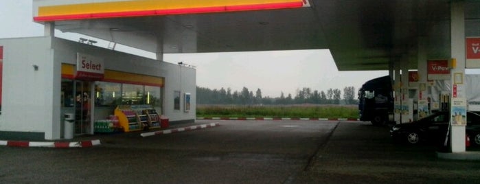 Shell is one of Tempat yang Disukai Mikhael.