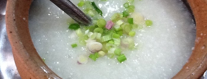 Porridge Hut Restaurant is one of Ask @psmunchung.