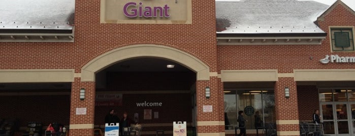 Giant is one of Leonda’s Liked Places.