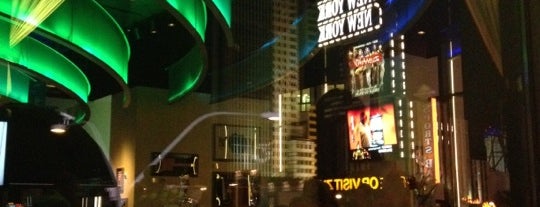 Hard Rock Cafe Las Vegas is one of Tempat yang Disukai Ersun.