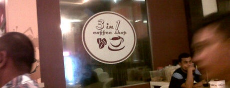 3 in 1 Coffee Shop is one of hendra irawan.