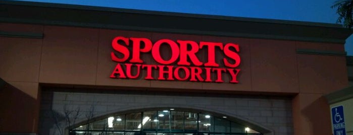 Sports Authority is one of สถานที่ที่ Joe ถูกใจ.