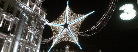 Oxford Street is one of Christmas shopping tips.