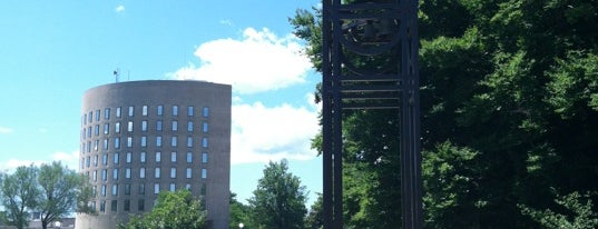 State University of New York at Fredonia (SUNY Fredonia) is one of Tempat yang Disimpan Lizzie.