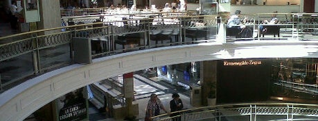 Patio Bullrich is one of Shoppings.