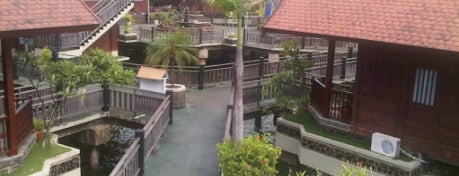 Hotel Pantai Gapura is one of Explore Makassar.