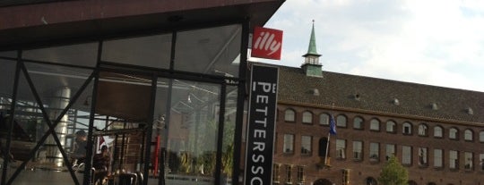 Pettersson Grand Cafe is one of Leiden.
