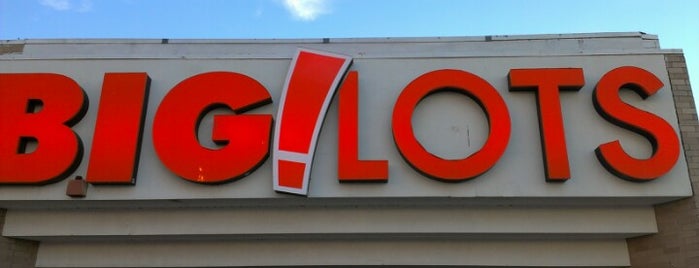 Big Lots is one of Orte, die Liz gefallen.