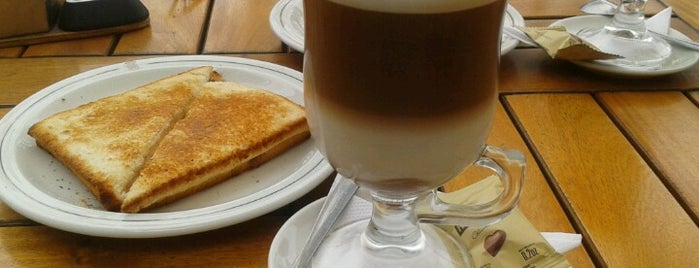 Havanna Café is one of Locais curtidos por J..