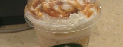 Starbucks is one of Cevahirさんのお気に入りスポット.