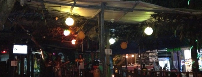 Tingtong Bar is one of สถานที่ที่ Anton ถูกใจ.