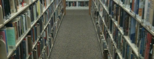 South Country Library is one of Anthonyさんのお気に入りスポット.