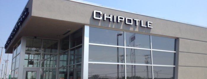 Chipotle Mexican Grill is one of Andrew'in Beğendiği Mekanlar.