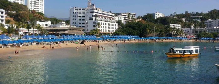 Playa Caleta is one of สถานที่ที่ Ceci ถูกใจ.