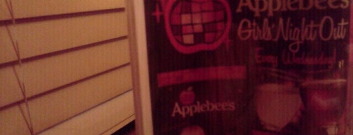 Applebee's Grill + Bar is one of Locais curtidos por Mike.