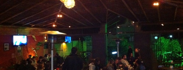Garuda Bar is one of bares e restaurantes 2012.