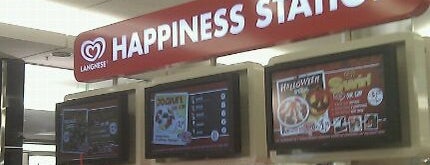 Langnese Happiness Station is one of สถานที่ที่ Michael ถูกใจ.