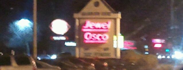 Jewel-Osco is one of Tempat yang Disukai Chris.
