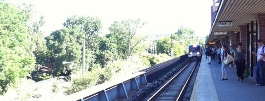 Metro North - White Plains Train Station is one of Harlem Line (Metro-North).