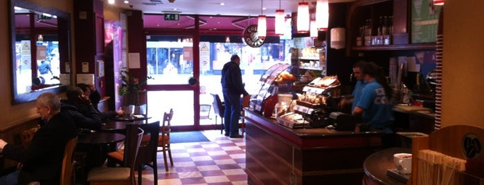 Costa Coffee is one of สถานที่ที่ Sandro ถูกใจ.