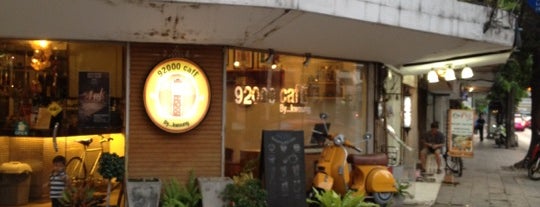 92000 Cafe & Bistro is one of Locais curtidos por Mini.