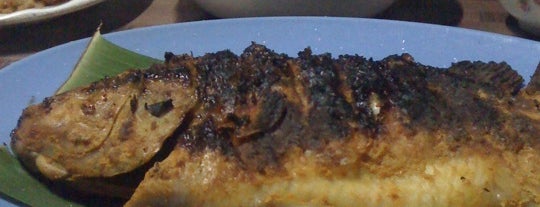 Teratak Ikan Bakar Sri Murni is one of Jalan2 cari makan.