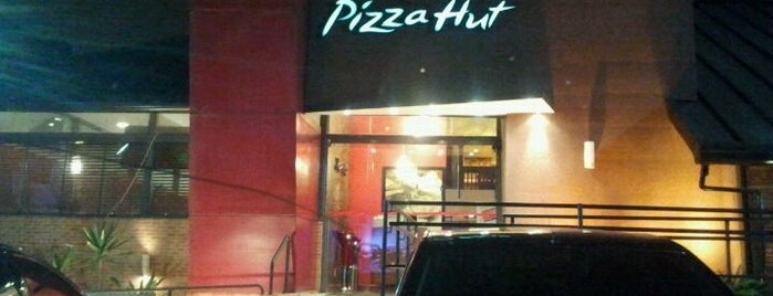 Pizza Hut is one of Tempat yang Disimpan Carlos.