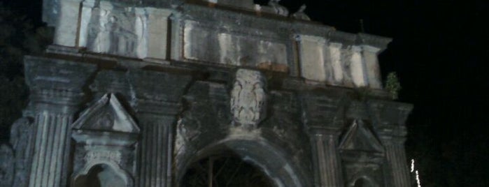 Arch of the Centuries is one of Locais salvos de Kimmie.