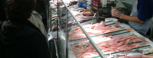 Wholey's Fish Market is one of สถานที่ที่ Angel ถูกใจ.