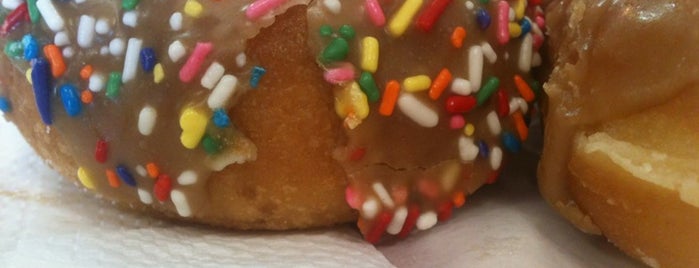 Rainbow Donuts is one of cnelson : понравившиеся места.