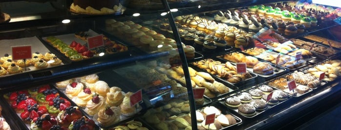 Sugar Bakery is one of Lugares favoritos de Jon.