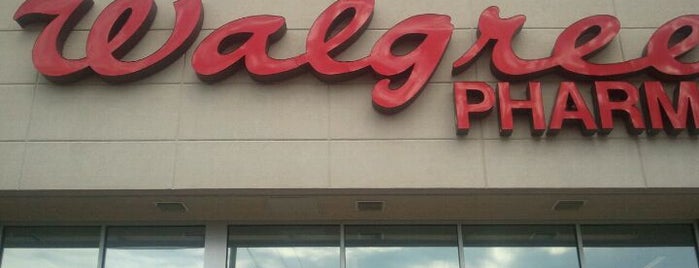 Walgreens is one of สถานที่ที่ Amy ถูกใจ.