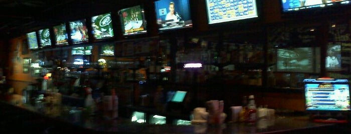 Rookies Sports Bar & Grill is one of Pub Crawlin'.