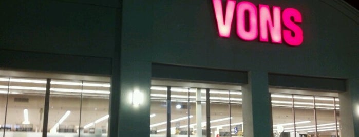VONS is one of Christopherさんのお気に入りスポット.