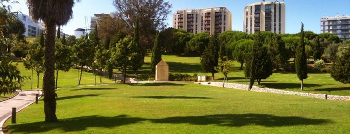 Parque Recreativo dos Moinhos de Santana is one of Gardens From Lisbon.