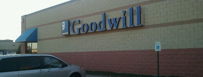 Goodwill is one of Lugares favoritos de Stephanie.