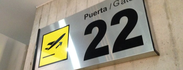 Puerta 22 is one of Lugares favoritos de Andres.