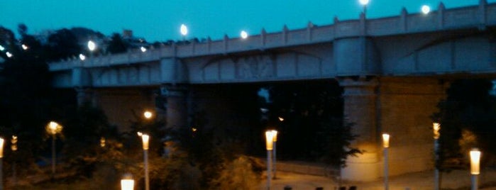 Pont de Vallcarca is one of Josh™ ↙'ın Beğendiği Mekanlar.