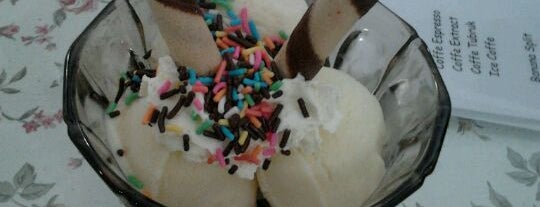 Brasil Ice Cream dan Kopi is one of favourite places in my hometown.