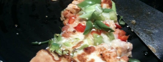 Boston Pizza is one of Dan : понравившиеся места.