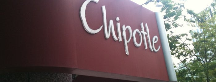 Chipotle Mexican Grill is one of Tempat yang Disukai John.