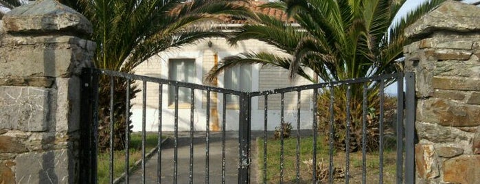 Faro de Cudillero is one of Faros.