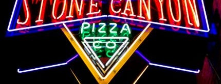 Stone Canyon Pizza - Parkville is one of Posti che sono piaciuti a Rodrigo.
