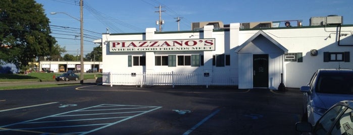 Piazzanos is one of สถานที่ที่ Ray ถูกใจ.